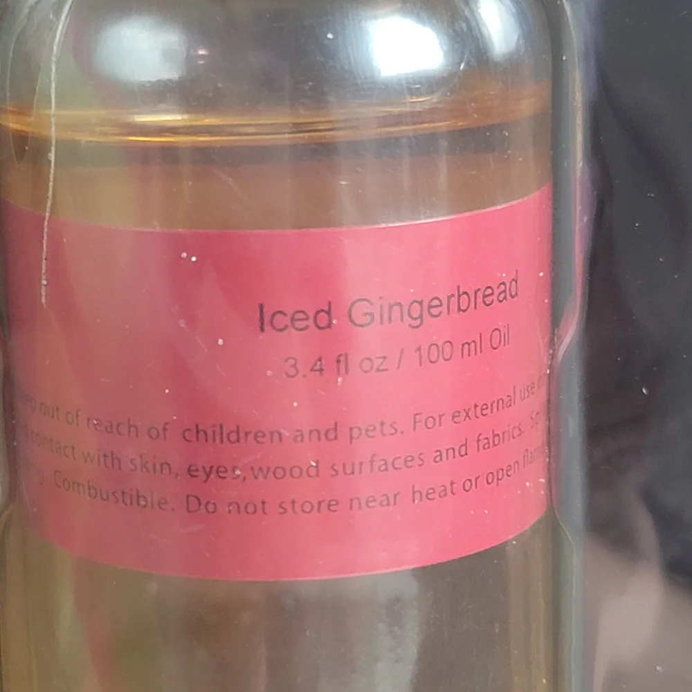 Trim A Home Lodge Iced Gingerbread Cabin Fragrance Diffuser